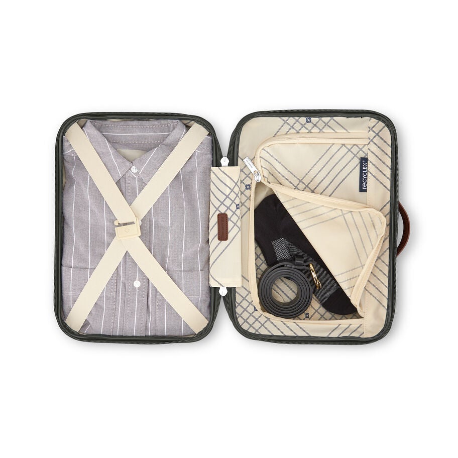 Virtuosa Train Case in the color Pine Green. image number 2